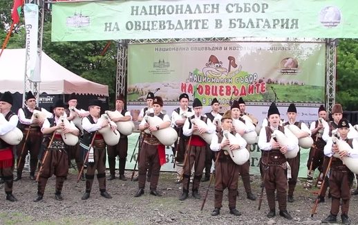 101 каба гайди откриват осмия Национален събор на българските овцевъди >